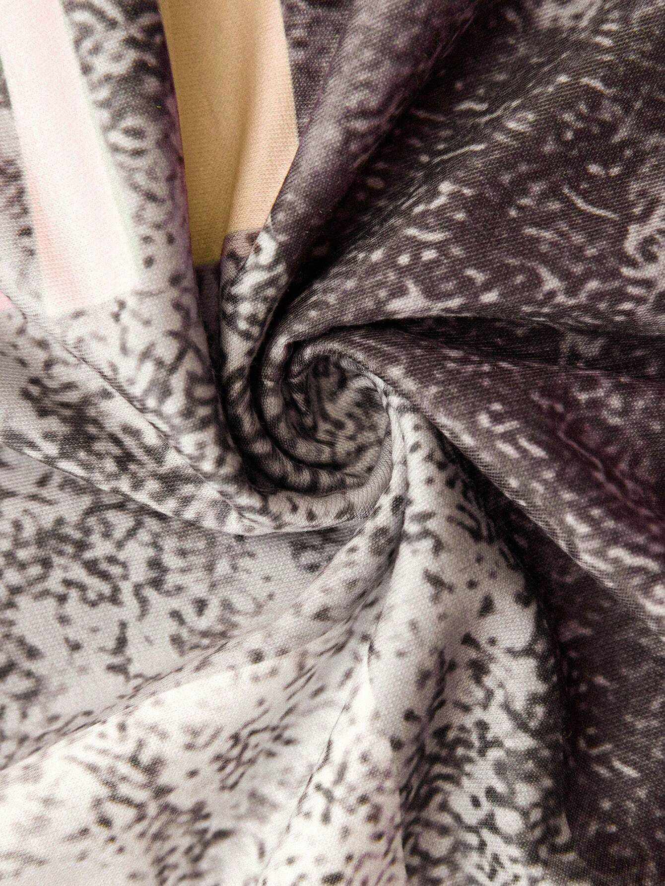 C&G™ | Geometric Zip Top