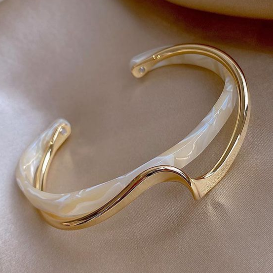 C&G™| Elegant Gold Bracelet With White Opal